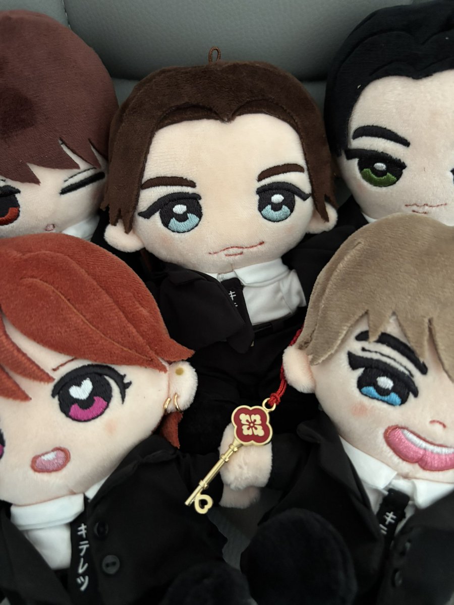 aadd_eeuu's tweet photo. 集合写真♡

#キテレツ
#東京大神宮 https://t.co/w44PAomnWV