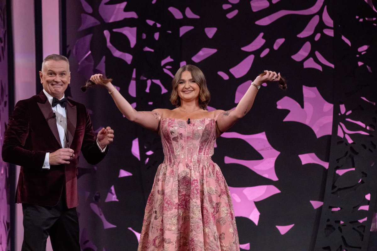 RoseofTralee_'s tweet photo. What a moment! Kilkenny Rose Rachel Walsh trusted Dáithí with the scissors live on stage, cutting her hair in support of LauraLynn and helping raise funds for the children’s hospice. One of the night’s most memorable moments. #roseoftralee #rte https://t.co/ZwhhqlZrll