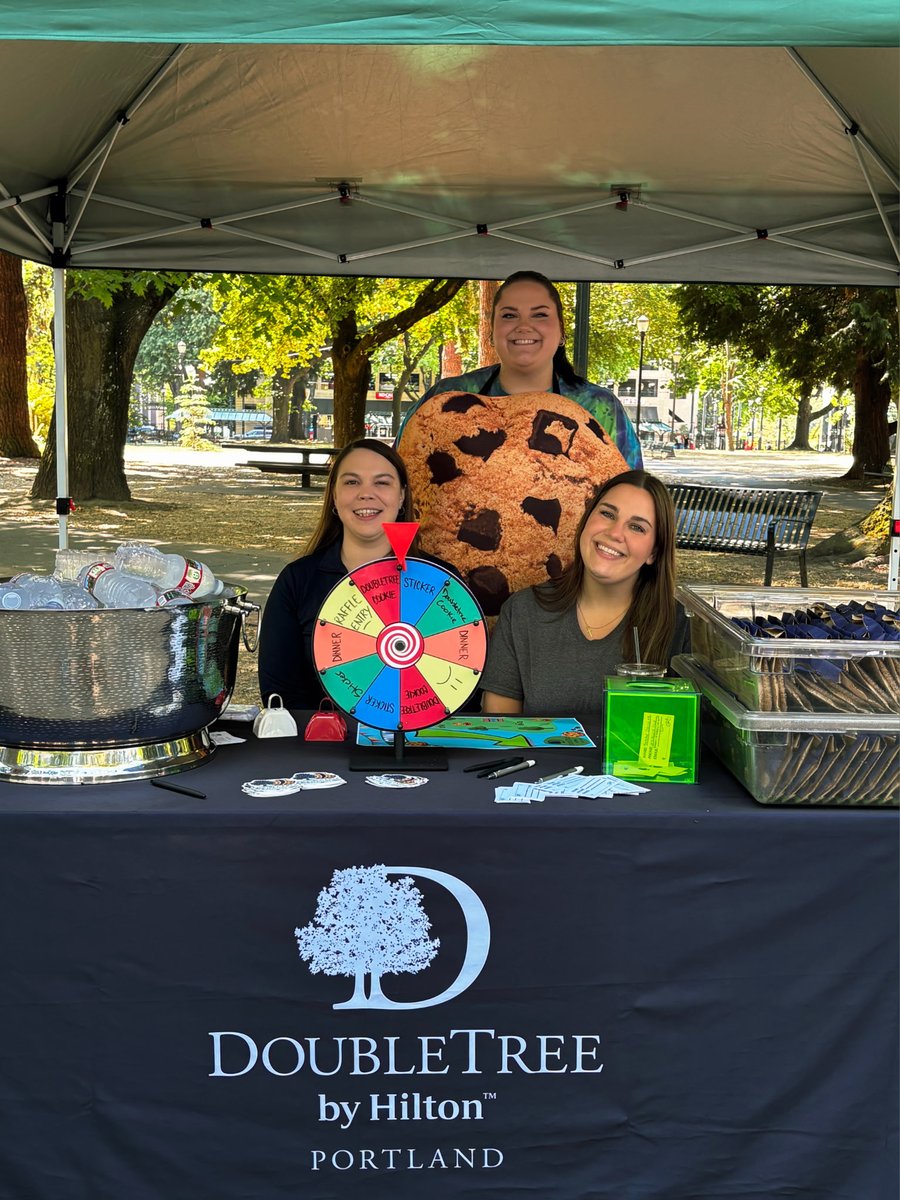 doubletreepdx's tweet photo. Katie, Julia and Sarah had a great time representing DoubleTree Portland at the POP Party in Holladay Park, right across from the hotel! ✨

They shared DoubleTree cookies and stickers, plus giveaways for hotel stays! 🍪 We loved connecting with our Portland neighbors! https://t.co/WXia9RZsSD