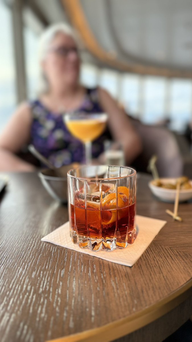 Scotsonaship's tweet photo. @cruiselifestyl A5) first beer and first cocktail #cruisehour https://t.co/69FwBncLZN