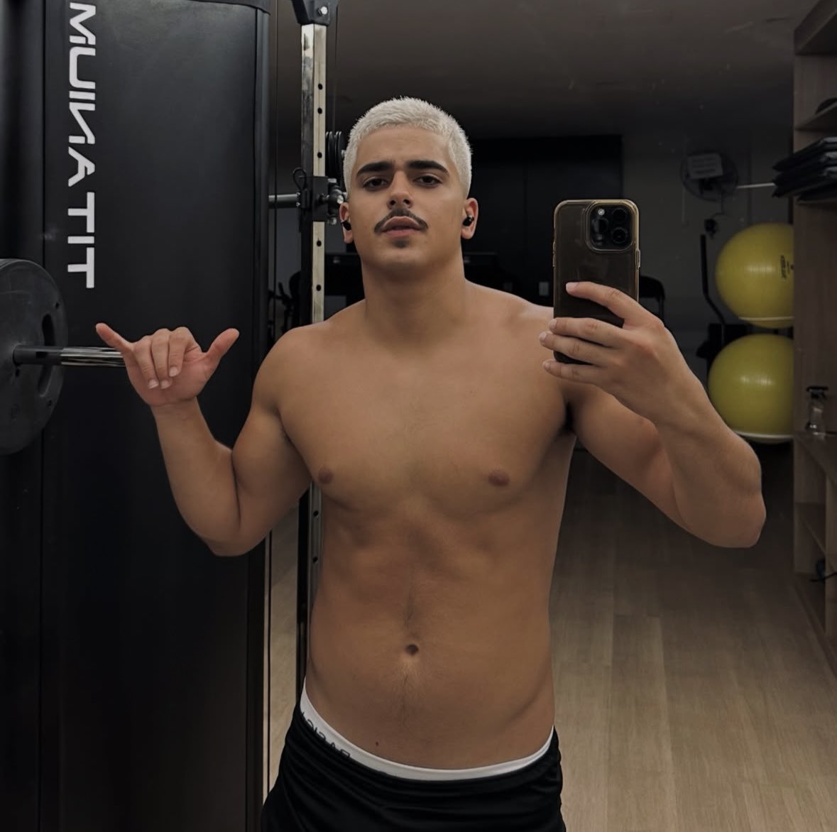 malesupremacybr's tweet photo. nossa, sou louco dms nesse mlkão. nmrl, a marra de macho sfd do jv é fora do comum. imagina sentir esse bigodinho de cafajeste dele roçando em vc enquanto ele te mete a língua, pqp… um rei desses tem direito ao que quiser cmg. pode me usar do jeito que for e eu ainda agradeço.🥴 https://t.co/1D17u6NU4q
