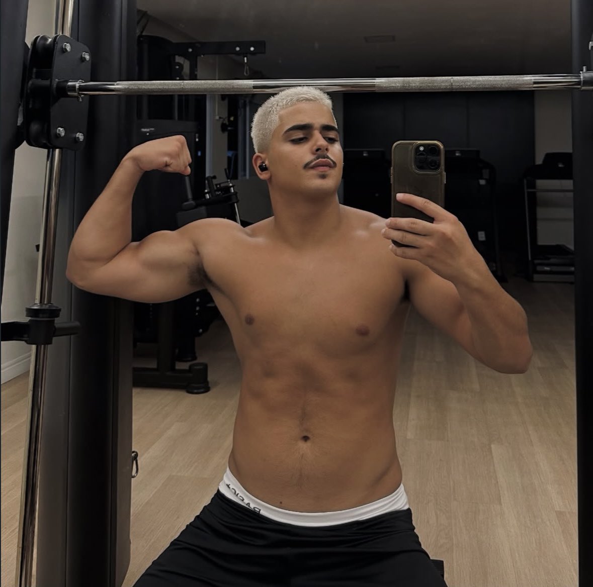 malesupremacybr's tweet photo. nossa, sou louco dms nesse mlkão. nmrl, a marra de macho sfd do jv é fora do comum. imagina sentir esse bigodinho de cafajeste dele roçando em vc enquanto ele te mete a língua, pqp… um rei desses tem direito ao que quiser cmg. pode me usar do jeito que for e eu ainda agradeço.🥴 https://t.co/1D17u6NU4q