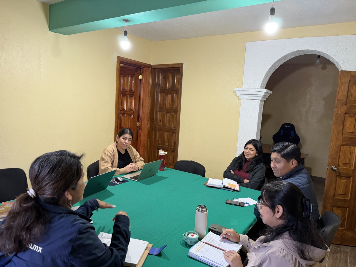 domingomezl's tweet photo. Nuestro #EquipoCIDES en planeación de actividades académicas. 👏👏👏

#CIDES 
#CentroDeInvestigacion https://t.co/mb243OOmLj