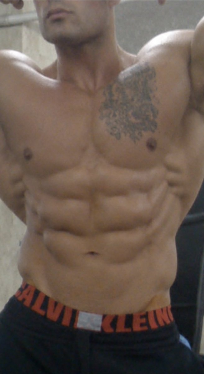 MassimoGalneano's tweet photo. Primer plano para calentar a mis maricas
#alpha #findom #findomsatan #cashmaster #cashdom #muscle #abs #gym #looksmax #mog https://t.co/oEvNK4Bhn2