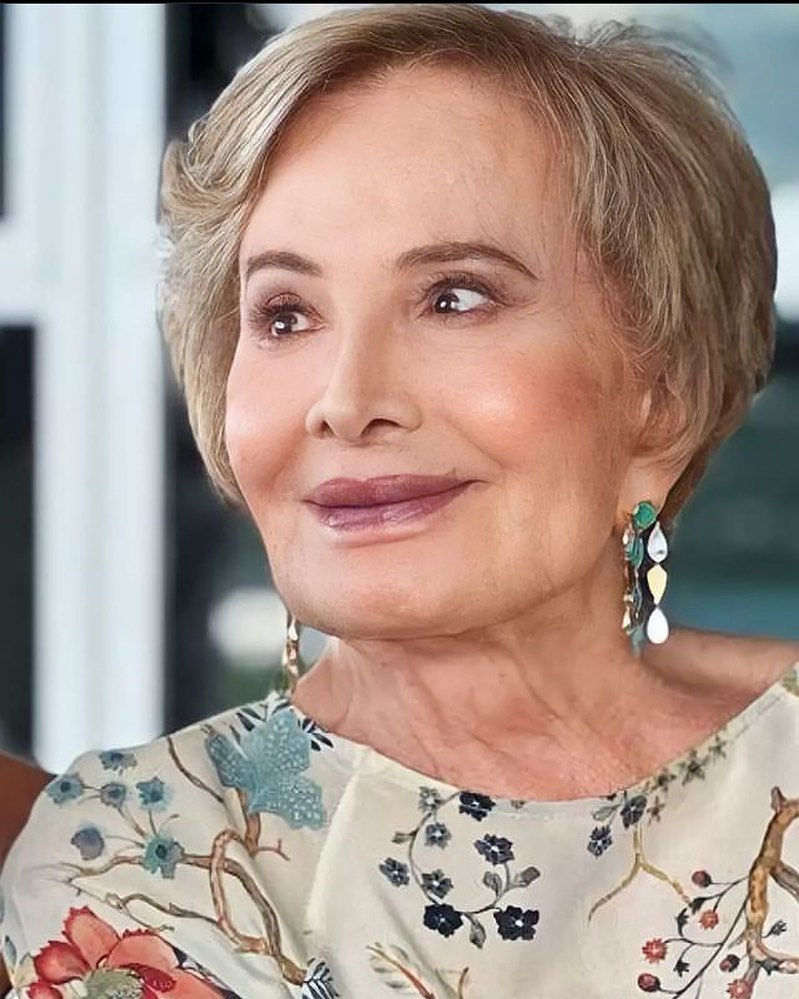 tracklist's tweet photo. 🚨 Glória Menezes, um dos grandes nomes do teatro, cinema e da televisão brasileira, faleceu aos 91 anos. https://t.co/mF7YLXVYu2