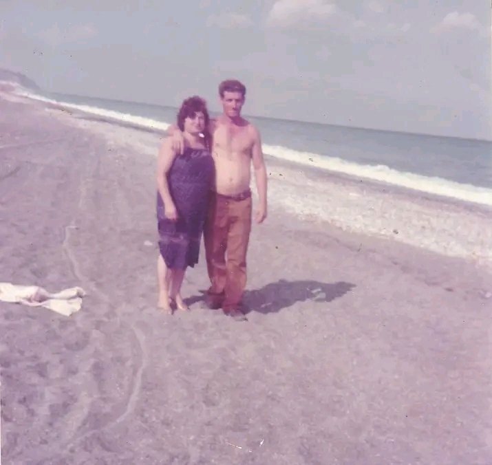 capitanzio's tweet photo. Buon onomastico mamma, papà ti ha raggiunto per poter festeggiare con te e con gli angeli!

Mi mancate tantissimo...vi amo con tutto me stesso!
#mom
#dad https://t.co/pHHvJSaVZA