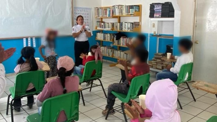 SSC_Cholula's tweet photo. 🚦☀️ ¡La diversión y el aprendizaje siguen en los #CursosDeVerano!

👧🏻👦🏻 En San Gregorio Zacapechpan y Santa María Acuexcomac, niñas y niños disfrutan de activaciones físicas 🤸🏻‍♀️🏃🏻‍♂️ mientras aprenden, junto al personal de Educación Vial de la @SSC_Cholula. https://t.co/4dwc36HEa1