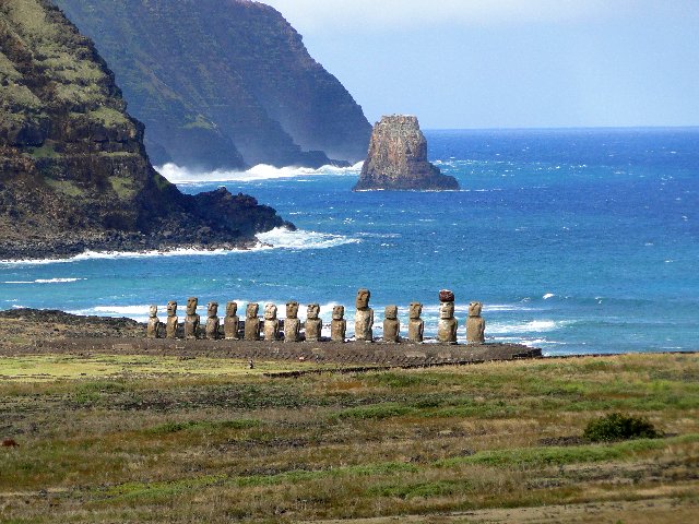 MemoriasMundo's tweet photo. Sabian que para ir la Isla de Pascua en 2026 hay que tramitar un permiso, comprar la entrada online y encima ir por los Ahus con Guia Obligatorio.
Decidimos No volver, en el primer comentario la locura que se mandaron ! https://t.co/V3o11g7E0x