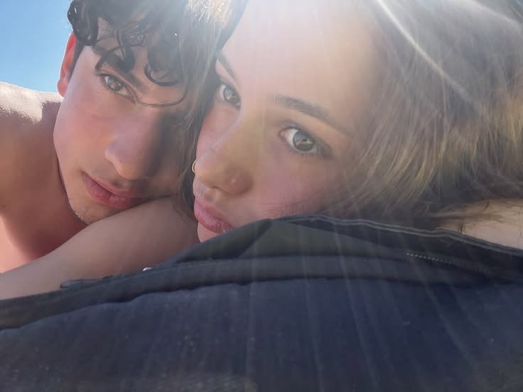 goldenboymncn's tweet photo. Feliz aniversário, meu amor!
Que o teu dia seja tão maravilhoso como tu, sou grato por te ter ao meu lado todos os dias princesa.
Hoje o dia é teu mas eu que ganho o presente por poder compartilhar a minha vida contigo, iluminas sempre os meus dias , te amo muito loirinha 🩷 https://t.co/iVhmyuco9z