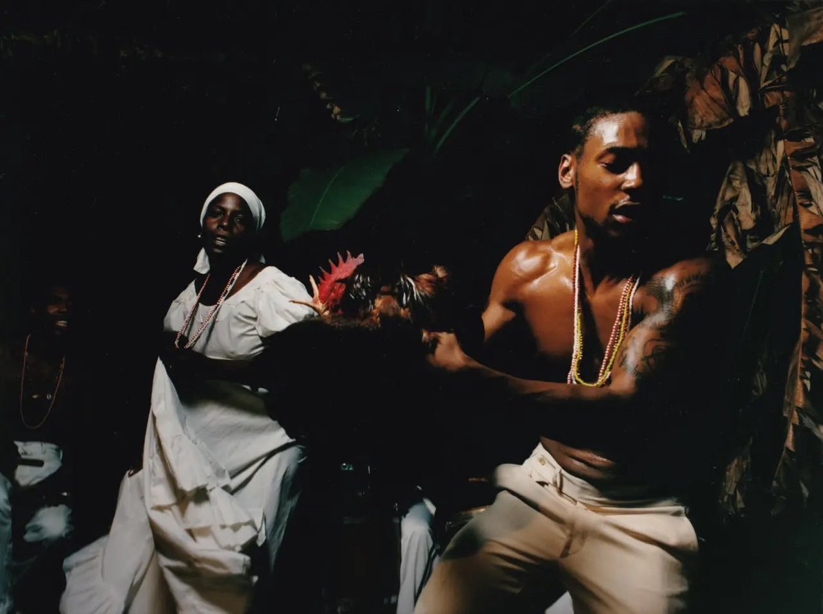 aseelswaid9's tweet photo. d’angelo. for his album ‘voodoo’. 
cuba. 1999. 📸 thierry le gouès. https://t.co/droxuqBpRB