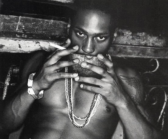 aseelswaid9's tweet photo. d’angelo. for his album ‘voodoo’. 
cuba. 1999. 📸 thierry le gouès. https://t.co/droxuqBpRB