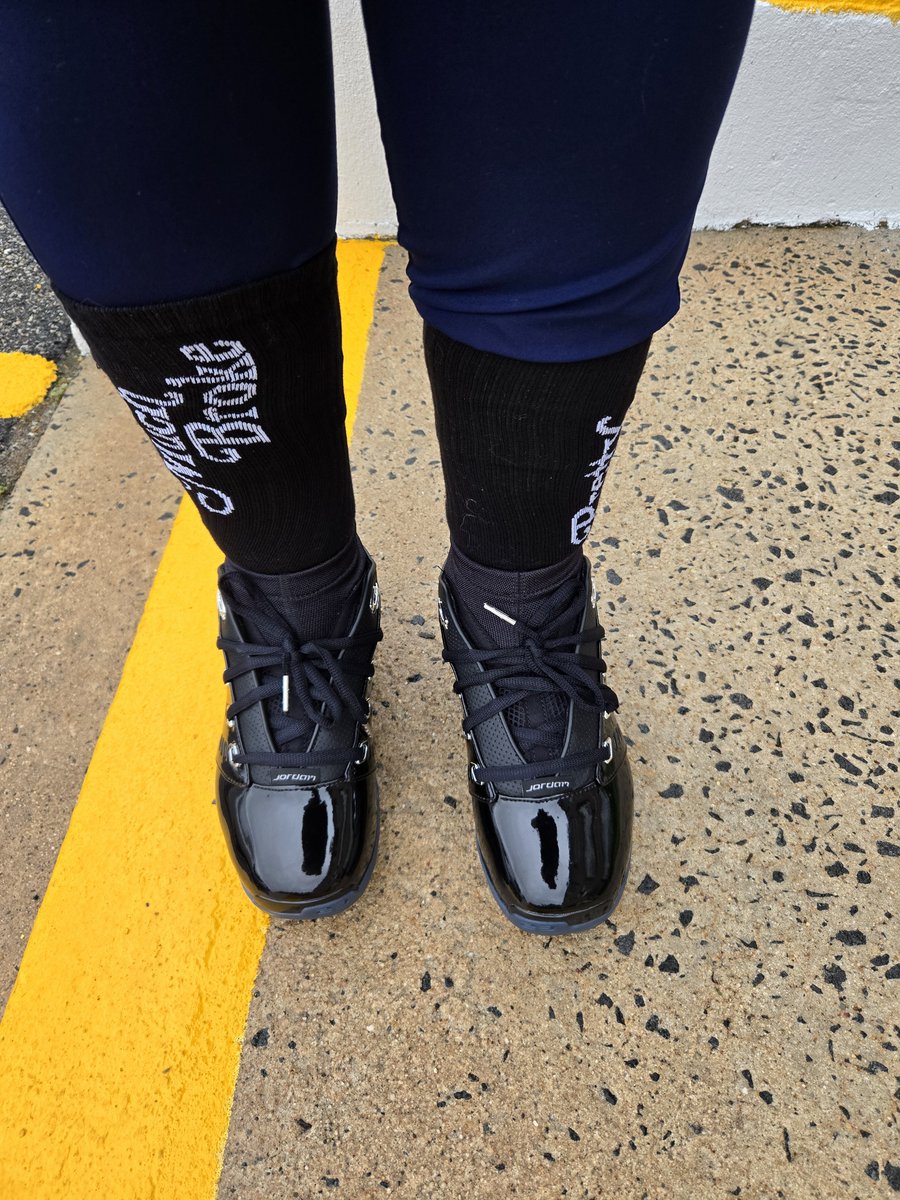 trudyspeaks's tweet photo. It's #MJMondays
A Day Late
👟: Air Jordan Retros 17 low 'Black Patent'
🧦: @apthcry 'Pretty Much Broke'
.
.
.
#inmyjs #jordandepot #jumpman23 #airjordanretros #aj17squad #jordan17squad #checksoverstripes #SNKRSKICKCHECK #snkrsliveheatingup #kotd https://t.co/dS9EwV6BBq