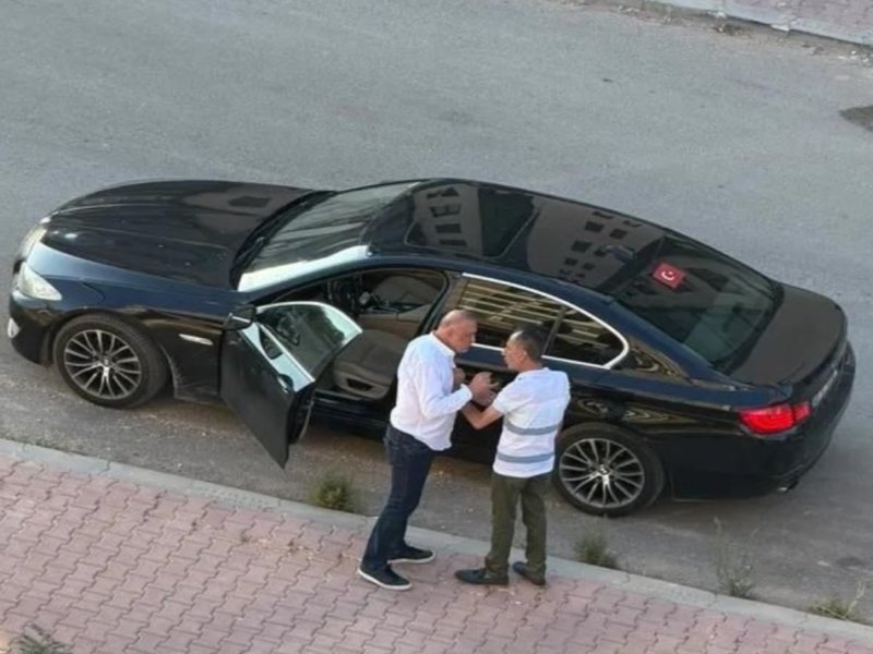 SaitSalc1's tweet photo. Son Dakika...
Yeni Parti Gaziantep Milletvekili Melih Meriç'e yapılan bıçaklı saldırıda olayla bağlantılı olduğu belirlenen ve  Saldırgan Seydi Ahmet Keleş'e yardım ettiği değerlendirilen A.Ç ve E. D göz altına alındı. Seydi Ahmet Keleş ise her yerde aranıyor.
#melihmeriç #YeniParti #Gaziantep