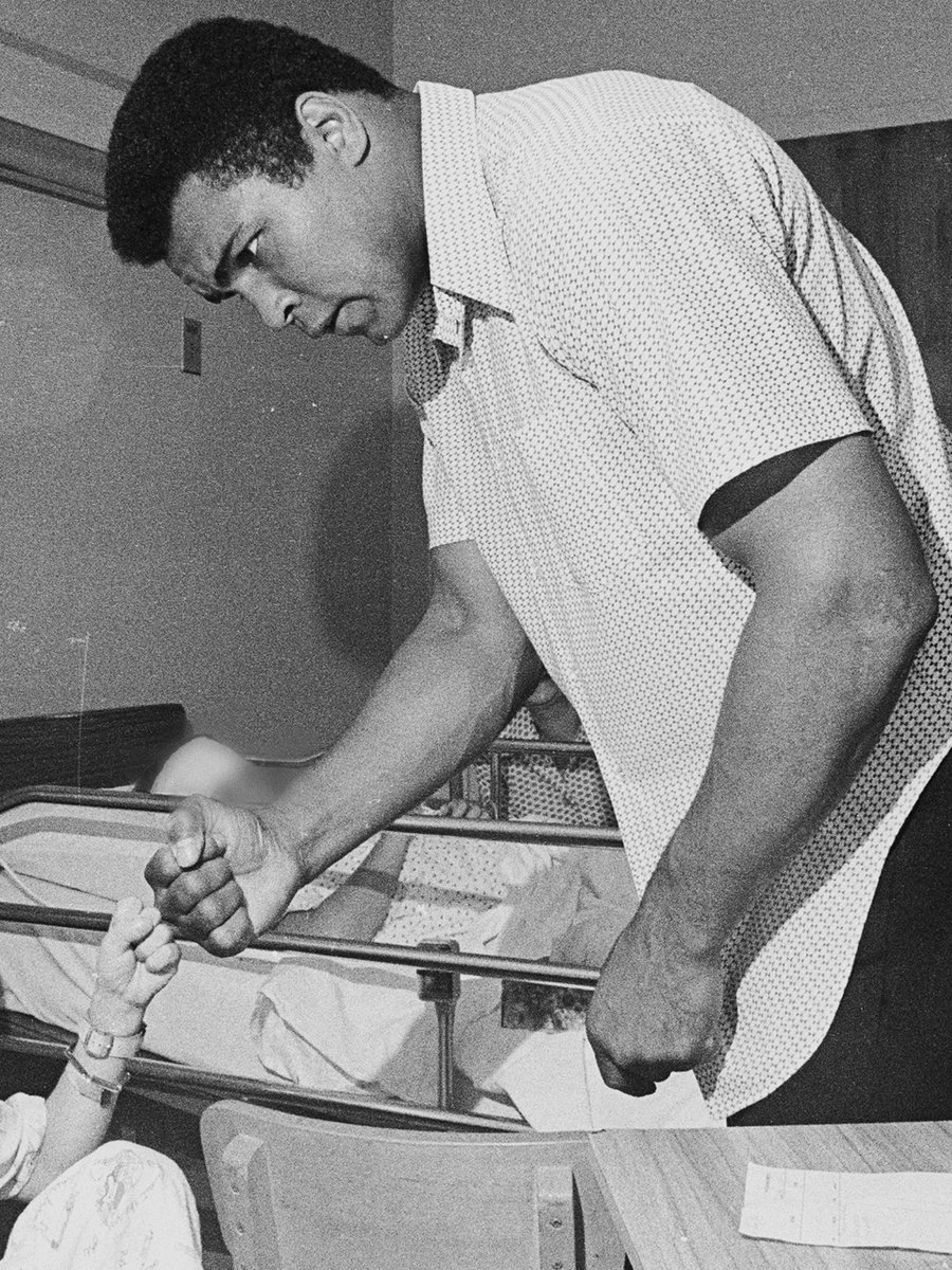 MuhammadAli's tweet photo. On World Humanitarian Day, we honor the power of compassion, kindness, and service to others.

#MuhammadAli #WorldHumanitarianDay ##HeavyweightChampion #Icon #Legend https://t.co/TO5atVUy3a
