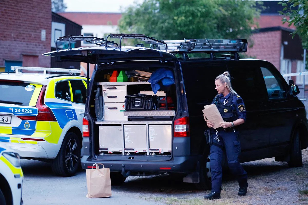 visegrad24's tweet photo. BREAKING:

14-year-old girl detained for shooting 17-year-old boy in the abdomen in attempted gang hit.

The Swedish police have announced that the person they detained yesterday after a shooting at a school in Södertälje is a 14-year-old girl. 

A 13-year-old girl was also briefly detained on suspicion of being an accessory to attempted murder.

A gun was found in the 14-year-old girl’s bra when she was detained near the crime scene.

She was paid €1500 by an organized crime group for carrying out the attempted assassination.

The gangs in Sweden have been using ever younger shooters in their gang hits in recent years.

Children as young as 12 and 13 have become hired assassins used by gangs.
