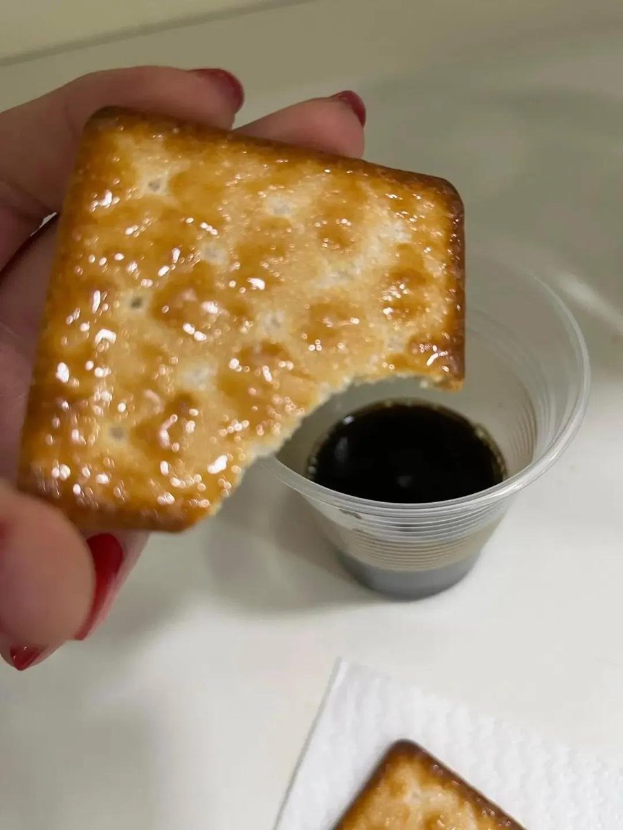 achadosviraisof's tweet photo. Sério… quem foi o gênio criminoso que criou esse biscoito?
A mistura é tão perfeita que dá vontade de denunciar 🥹 https://t.co/CukismK6cc
