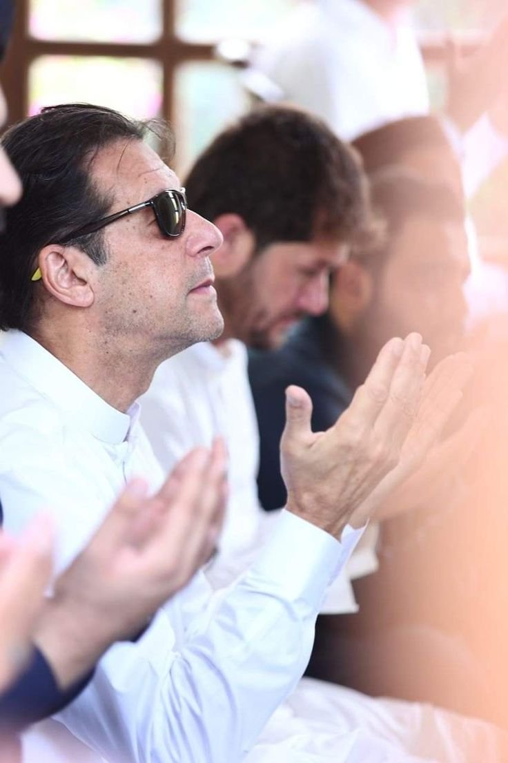 iPiansRTs's tweet photo. دل میں امید، ہر لب پر دعا،
ہر آنکھ میں خان کی سلامتی کی تمنا۔
یا اللہ! عمران خان کو اپنی حفاظت میں رکھ،
ان کی ہر مشکل آسان فرما اور انہیں صحت و سلامتی عطا فرما۔ آمین۔ ❤️🤲

#ہر_دل_سے_دعا_خان_کے_نام https://t.co/mbO1bYo4YA