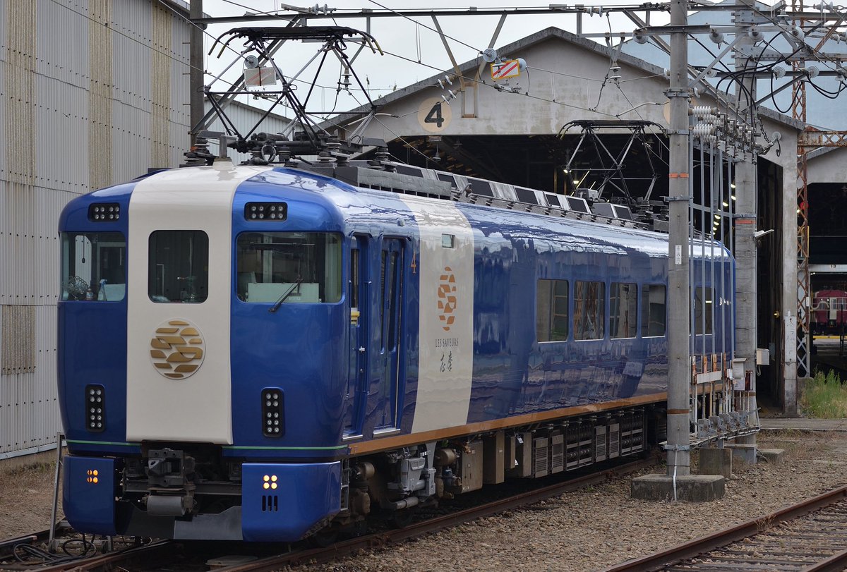 8950ebi's tweet photo. 近未来なデザインで菱前パンと抵抗制御の抵抗器がズラズラ並んでるのほんまオモロい https://t.co/kWnnLhG77i