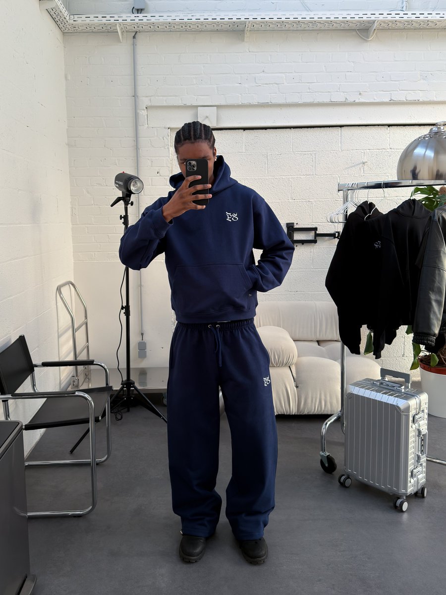Pepe_studio_'s tweet photo. i made the hoodie i wanted the fit of https://t.co/5Me6KzXb8W
