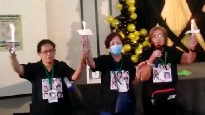 _thanutrot's tweet photo. ME AND THE GANG PRAYING FOR THE WHOLE DUANG WITH YOU CAST FANMEET IN MANILA https://t.co/0UljW6zLNu