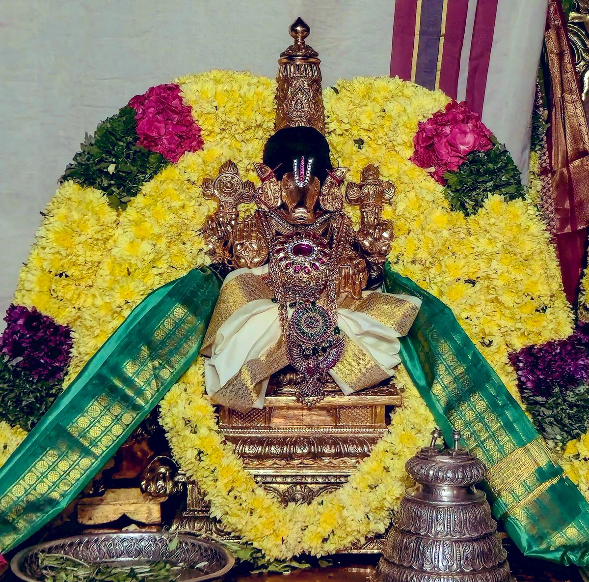 NR_Sanghi's tweet photo. திருவஹீந்திரபுரம் ஶ்ரீ லட்சுமி ஹயக்ரீவர��� 
உத்ஸவம் இரண்டாம் நாள் மாலை சேவாகலம் &amp; சாற்றுமறை ஆஸ்தானம்
❤️🙇‍♂️🙇‍♂️🙇‍♂️🙇‍♂️ https://t.co/kEno0qEJ8K