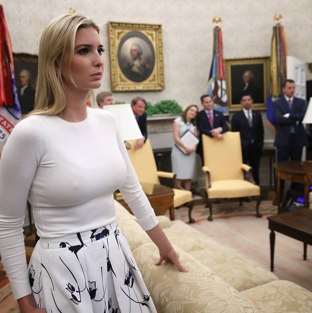 Ivankatrumpweb3's tweet photo. YES or NO poll!

TEXAS PASSED A BILL BANNING ISLAMIC SHARIA LAW AND ANYTHING THAT CONTRADICTS AMERICAN VALUES.

SHOULD THIS HAPPEN IN ALL 50 STATES? 🇺🇸

A. YES
B. NO https://t.co/z1o1MYzN9N