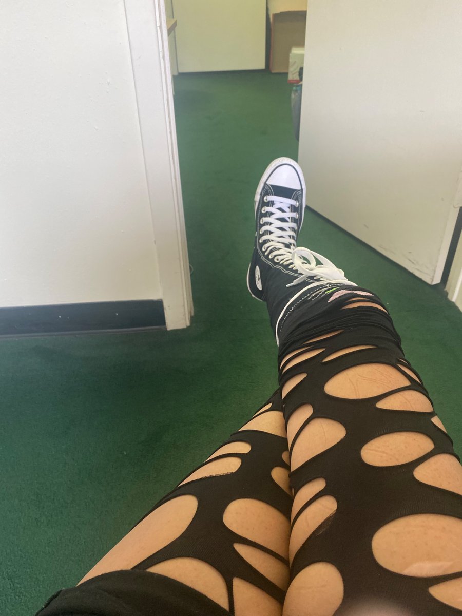 trapbabyjas's tweet photo. Skipping #school in some random #public #library smh I’m so boredd🧎‍♀️I could be a #goonette and #goon back here bc it’s empty🤭 

#latina #ageplay #slut #horny #htx #Houston #goth #emo #dom https://t.co/Ut9fJKJrkA