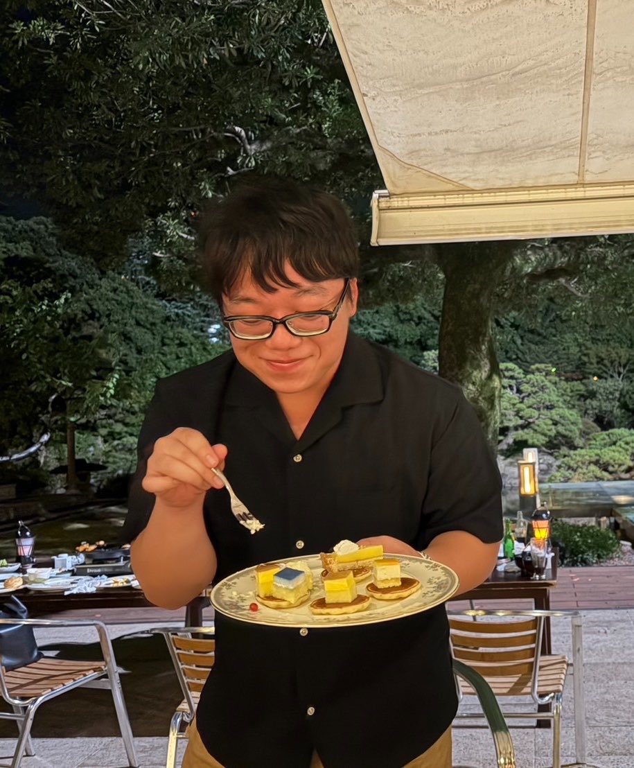 uohmdmd's tweet photo. 一個上の先輩たちとビアガーデン🍻
焼肉美味しかったし、めちゃ酔った。
サプライズで誕生日までお祝いしてもらって、もうびっくり😳
最後の写真はデザートの盛り合わせをニヤニヤしながら説明している酔っ払った私です。 https://t.co/9hJHyJwoCt