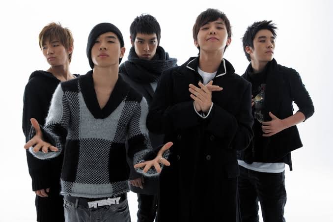 8KLIFE's tweet photo. Happy 20th anniversary to the greatest group of all time, BIGBANG.

Thank you for all the memories and incredible timeless music, I wish your future will be greater &amp; filled with happiness ❤️ https://t.co/orqJwMqsyg