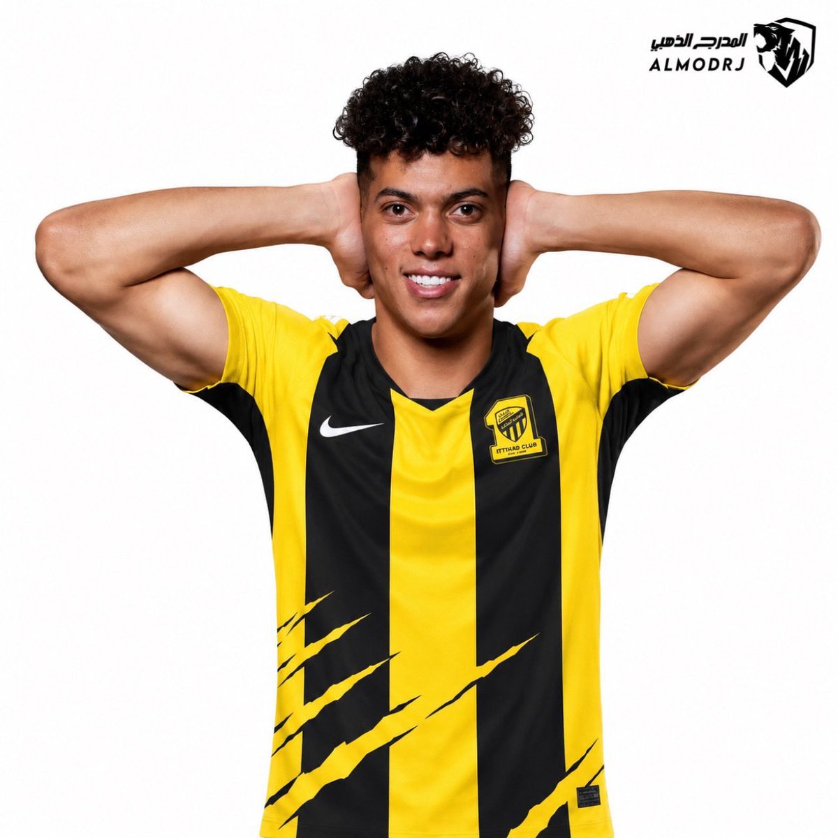 AImodrj's tweet photo. 🚨🚨🚨🚨 عاجل - تركي الشديد : 

نادي #الاتحاد يريد التعاقد مع الثنائي فرانك كيسيه وامام عاشور 

يتواصل مع اللاعبان في وقت واحد https://t.co/o0IhoJy8I3
