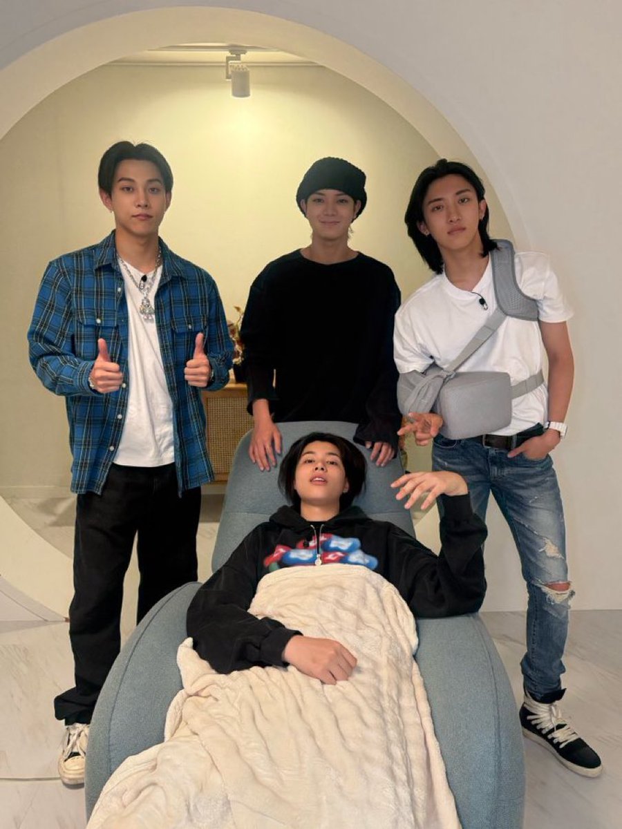 kolorhiphopujin's tweet photo. Alhamdulillah dde udah sunat🥺 jangan lupa dateng ke syukuran khitanan anak bungsu kami ya bund🤗 https://t.co/oZLYkT24gA