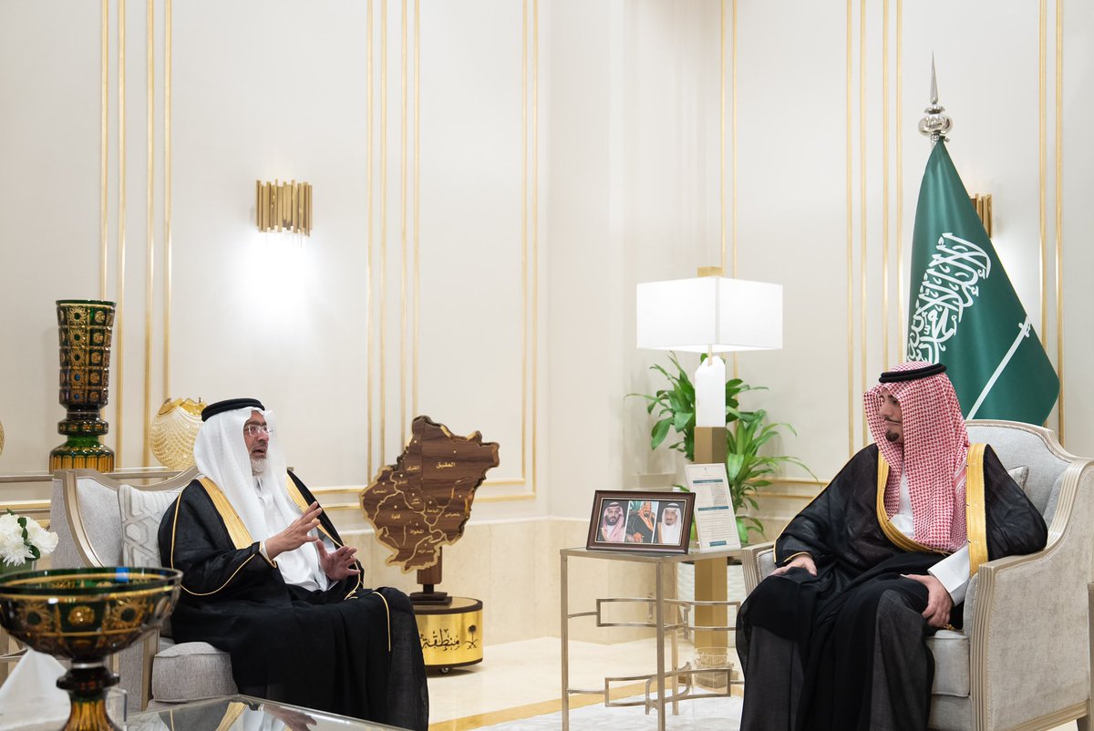 Emara_Albaha's tweet photo. سمو نائب أمير منطقة #الباحة يلتقي الرئيس التنفيذي لمركز تنمية الغطاء النباتي ومكافحة التصحر.

#إمارة_منطقة_الباحة https://t.co/FSQwcA24BH