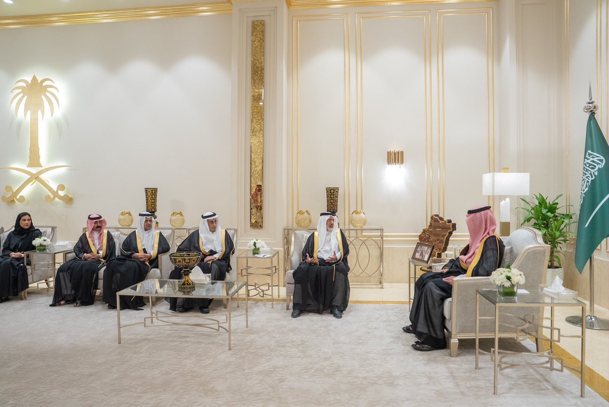 Emara_Albaha's tweet photo. سمو نائب أمير منطقة #الباحة يلتقي الرئيس التنفيذي لمركز تنمية الغطاء النباتي ومكافحة التصحر.

#إمارة_منطقة_الباحة https://t.co/FSQwcA24BH