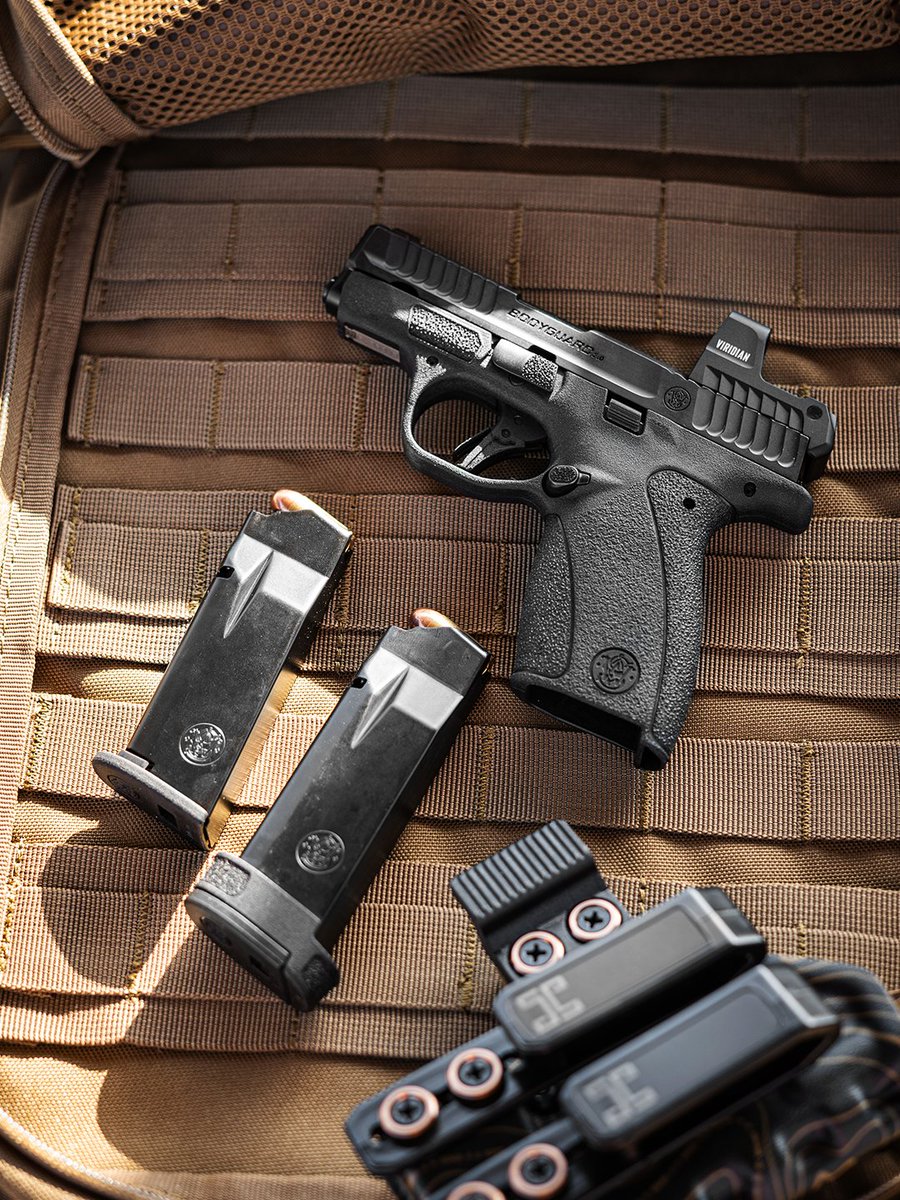 Smith_WessonInc's tweet photo. the perfect edc doesn’t exis… https://t.co/owAFb9m4gc