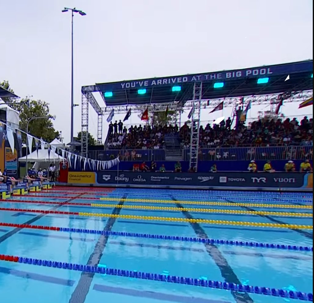 amazing1192's tweet photo. パンパシ水泳会場のYOU'VE ARRIVED AT THE BIG POOLってプールに書いてあるのめちゃくちゃアメリカですこ https://t.co/uzM4lTOIKJ