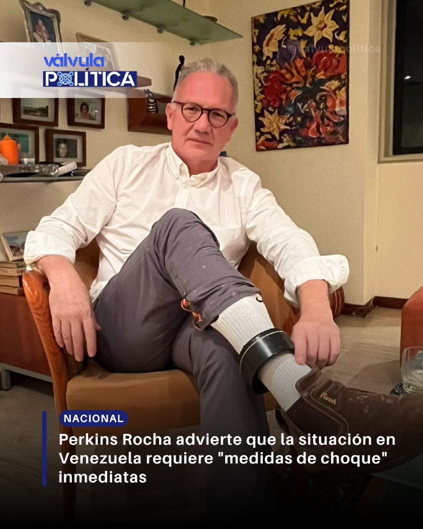 ValvulaPolitica's tweet photo. ⛔ PERKINS ROCHA ADVIERTE QUE VENEZUELA ESTÁ EN UNA "CAMILLA DE EMERGENCIAS" Y PIDE MEDIDAS DE CHOQUE ⛔

El abogado y preso político Perkins Rocha alertó sobre el continuo deterioro de la situación social en Venezuela, señalando que "el tiempo corre y la angustia social se agudiza" en el país.

A través de un mensaje en sus redes sociales, Rocha comparó la realidad nacional con la de un paciente desahuciado en sala de urgencias, cuyos signos vitales están al límite.

Sostuvo que la nación no resistirá una lenta reestructuración institucional como primer paso, enfatizando que la prioridad urgente debe ser aplicar medidas de choque para detener el colapso inmediato, salvar vidas y rescatar la libertad antes de iniciar el proceso de reinstitucionalización.

#Válvulapolítica