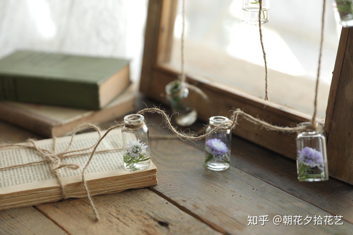 RachealWitny's tweet photo. Turned old glass jars into cute desk organizers for pens and small clips! No fancy tools needed—just some paint and string. #DiyHacks #Upcycle https://t.co/eRVZefRwrA