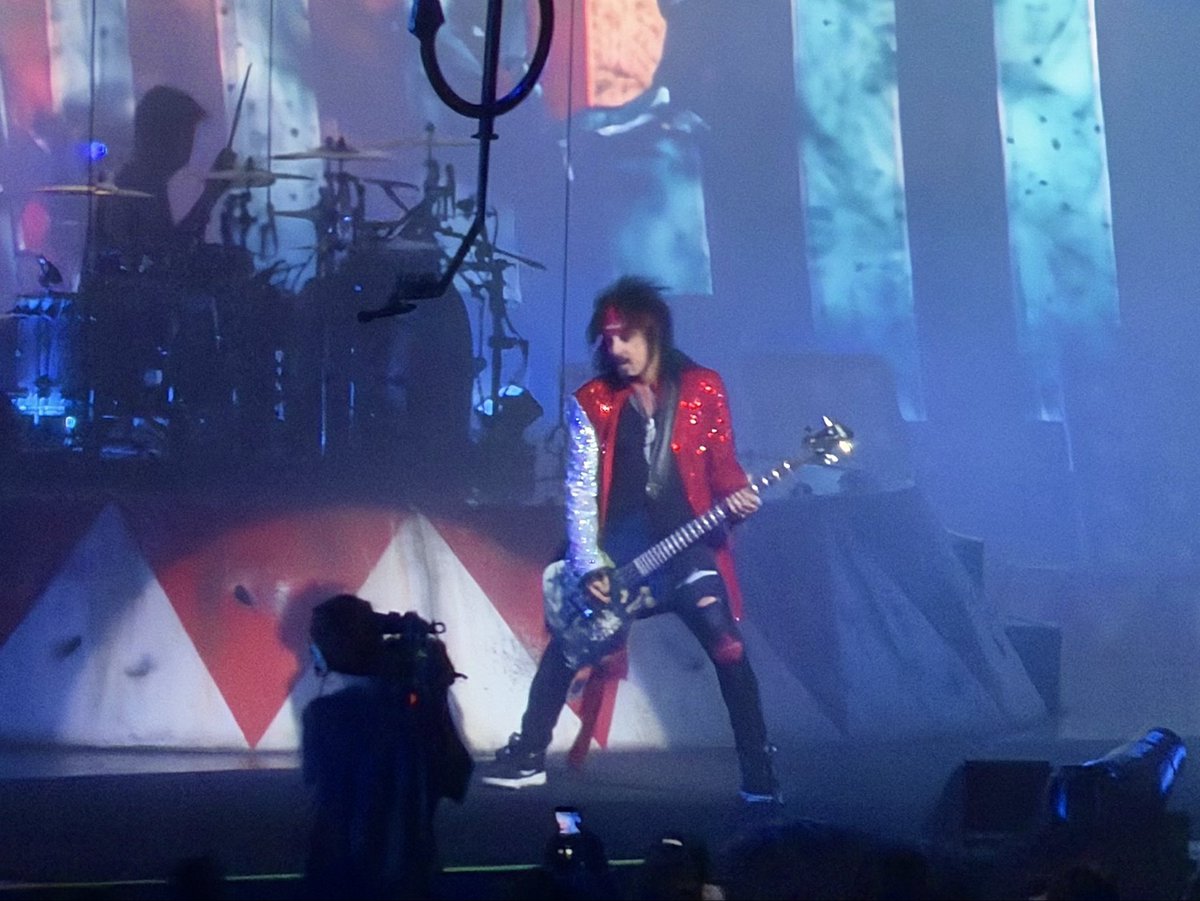 mjpooch's tweet photo. Awesome time at the @MotleyCrue show in Charlotte. Thanks for an awesome evening of rock n roll @NikkiSixx @thevinceneil @john5guitarist @MrTommyLand https://t.co/4voMdMvpRX