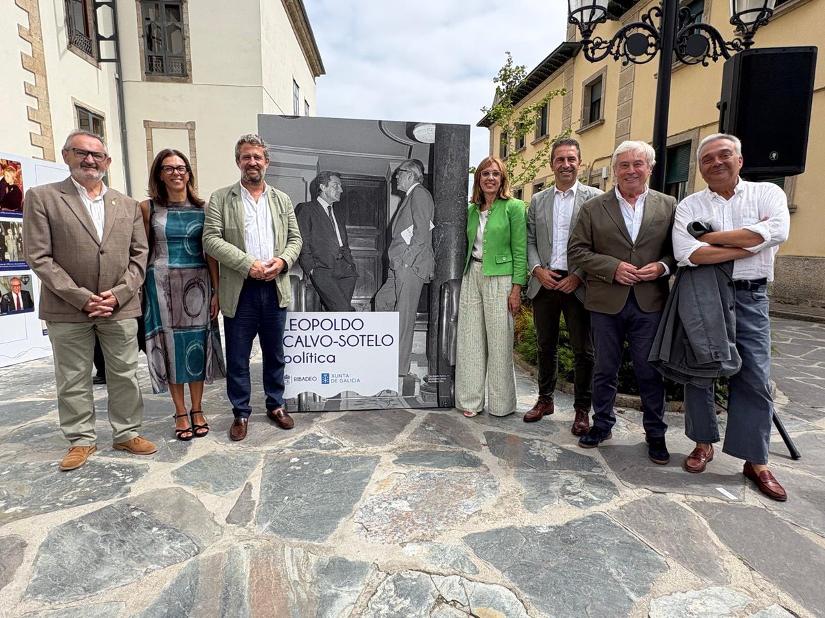 BalseiroLugo's tweet photo. 🗝️ #Ribadeo homenaxea a Leopoldo Calvo-Sotelo no centenario do seu nacemento.

Hoxe, coa visita de @NunezFeijoo á exposición que lembra a súa figura, xúntanse dúas formas de entender a política con moito en común: moderación, responsabilidade e ese sentidiño tan noso. https://t.co/fBRPZXqDqr