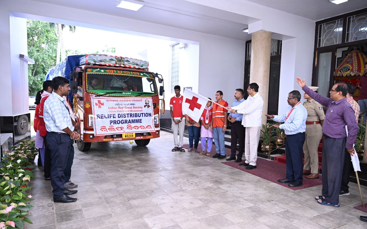OdishaRedcross's tweet photo. IRCS-Odisha State Branch is stepping up its efforts to support Flood-Affected Districts.
Hon’ble Governor of Odisha, Dr. Hari Babu Kambhampati, flagged off relief materials from Lok Bhavan for flood-affected districts of Balasore, Bhadrak, Kendrapara and Jajpur. https://t.co/JBtA74mKf1