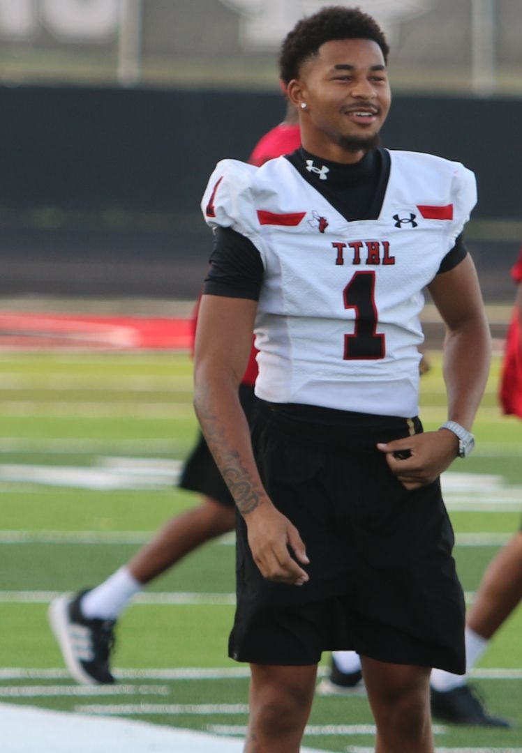 cedarhillisd's tweet photo. @CHLonghorns @Cedar_Hill_HS senior wide receiver Braylon Caston is part of @CoachCaseyWoods second recruiting class at @MoStateFootball @Cedar_Hill_HS @TheCoachNWard 

https://t.co/CotHI3V4SU

#TTHL #CedarHillFootball #MissouriStateFootball https://t.co/3j0h0rlkXy