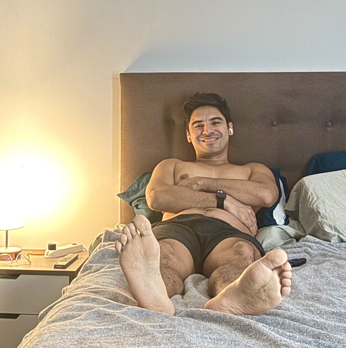 CarloFeetDaily's tweet photo. Chill moment https://t.co/rv01QaeygF