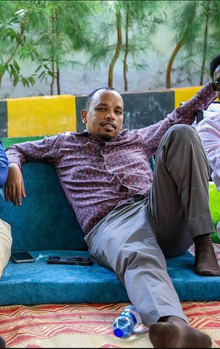 Cabdalleaxmed's tweet photo. NAIROBI: Abdirizak Mohamed Mohamud, also known as Abdirizak British, who serves as the Head of Protocol at Villa Somalia and is the nephew of Hassan Sheikh Mohamud. He has reportedly entered Nairobi, Kenya discreetly in recent days, carrying a Somali diplomatic passport.

Real estate sources in Nairobi told us that Abdirisak is seeking to auction two apartment properties he previously purchased in Nairobi.

According to our investigation, the properties are located in Lavington and Parklands, in Nairobi.

The sudden sale of these properties is reportedly linked to Kenya’s alleged decision to begin tracing assets suspected of having been acquired with funds allegedly embezzled from Somalia by Hassan Sheikh Mohamud’s family and close associates.

Recently, Kenya deported two senior Somalia officials over passport fraud and militia involvement.

Kenya is doing a very noble job which we should all support. 
@InteriorKE @ForeignOfficeKE @PoliceKE