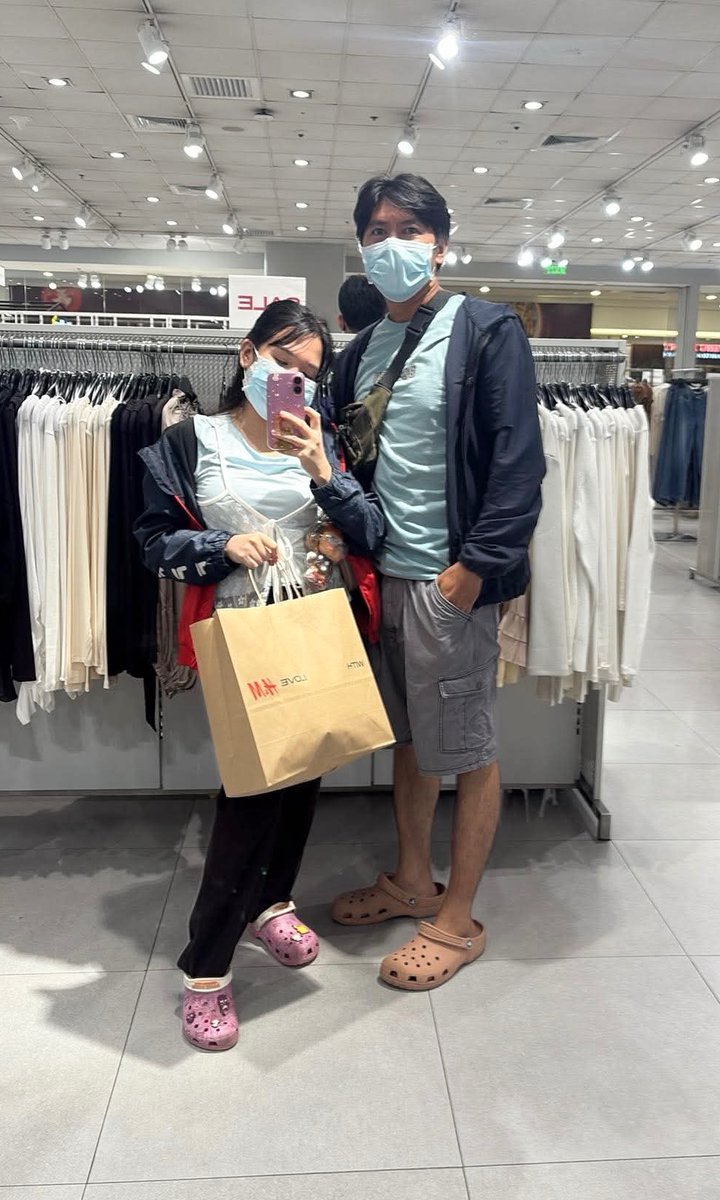 Honouriecious's tweet photo. - Unexpected Shopping 🛍️ #HaBiBi https://t.co/TzbT5y8CKN