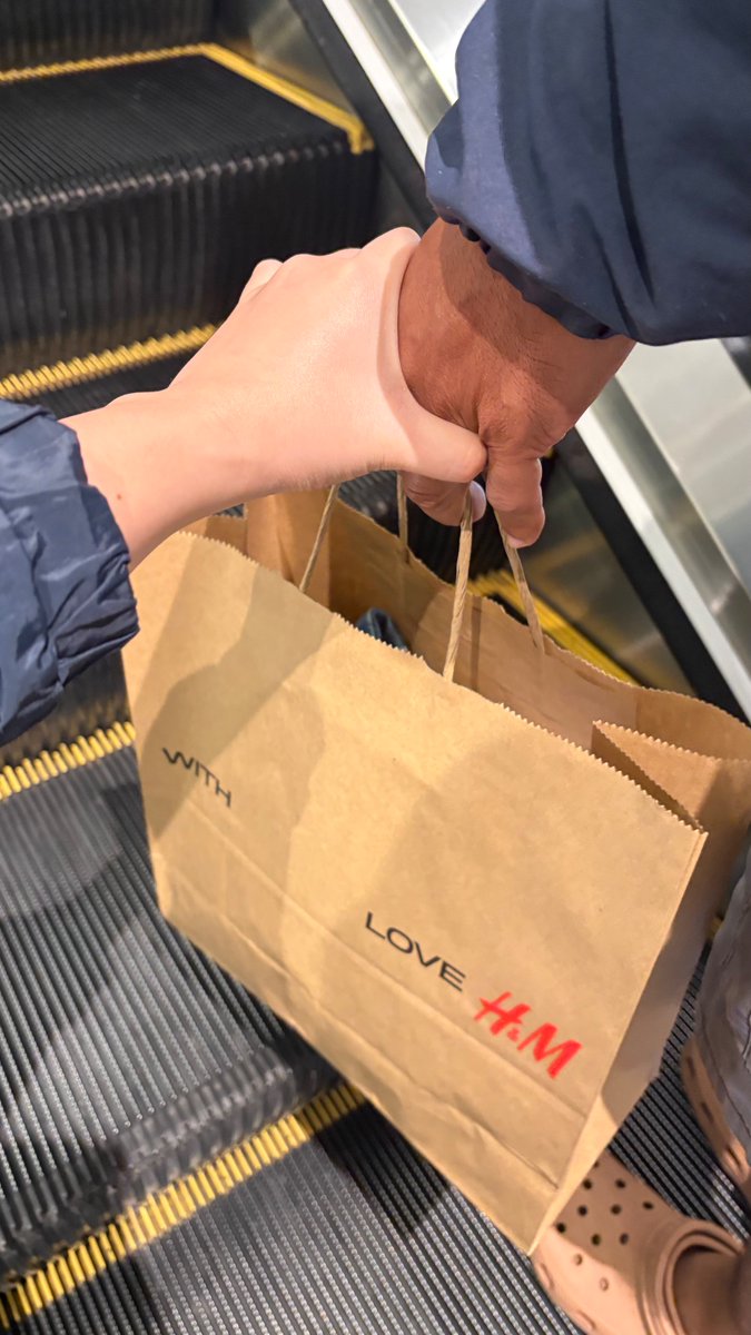 Honouriecious's tweet photo. - Unexpected Shopping 🛍️ #HaBiBi https://t.co/TzbT5y8CKN