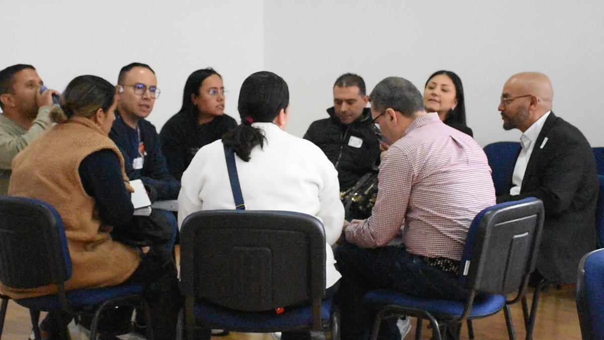 vetcristos's tweet photo. Equipo Vicarial de formación para el sacramento del matrimonio.
Este itinerario formativo de preparación al matrimonio brinda un acompañamiento integral, espiritual y humano a las parejas que se preparan para dar el "sí" en el altar.

#Itinerario #prematrimonial #matrimonio https://t.co/3CQpAGJMU4