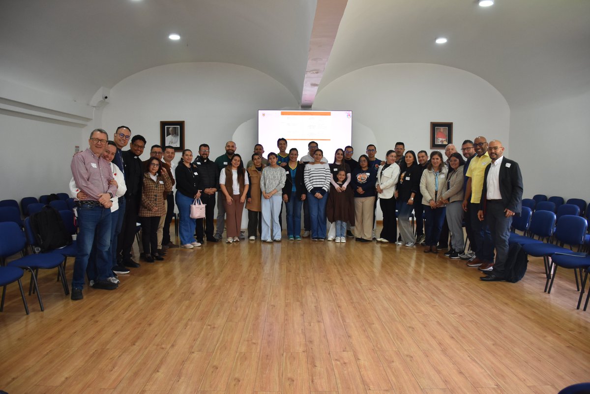 vetcristos's tweet photo. Equipo Vicarial de formación para el sacramento del matrimonio.
Este itinerario formativo de preparación al matrimonio brinda un acompañamiento integral, espiritual y humano a las parejas que se preparan para dar el "sí" en el altar.

#Itinerario #prematrimonial #matrimonio https://t.co/3CQpAGJMU4