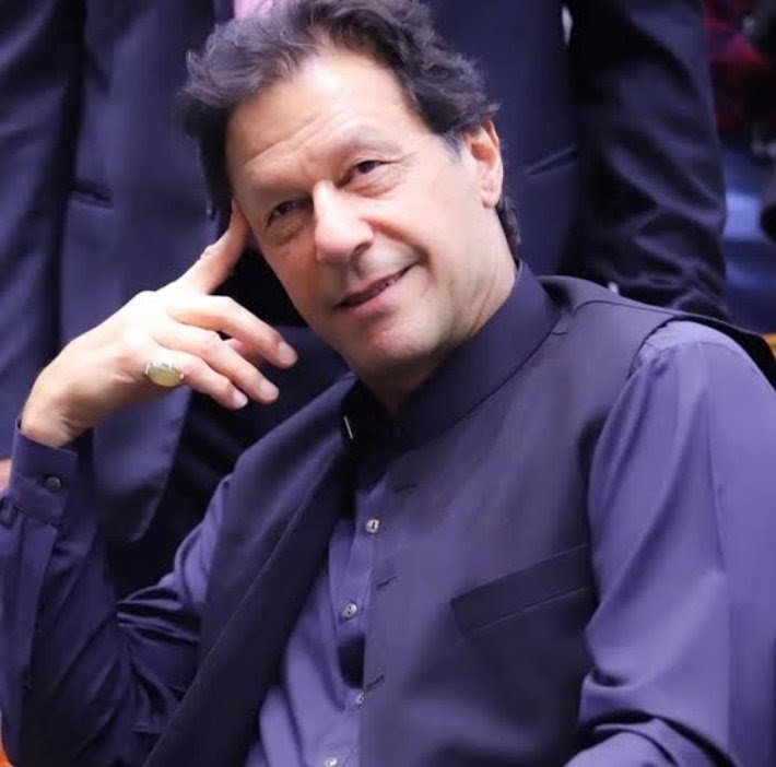Memona_pti's tweet photo. زمانہ رُک گیا تیرا“
”اوہی انداز دیکھن نوں“

#ہر_دل_سے_دعا_خان_کے_نام https://t.co/HkhEIjKrAJ