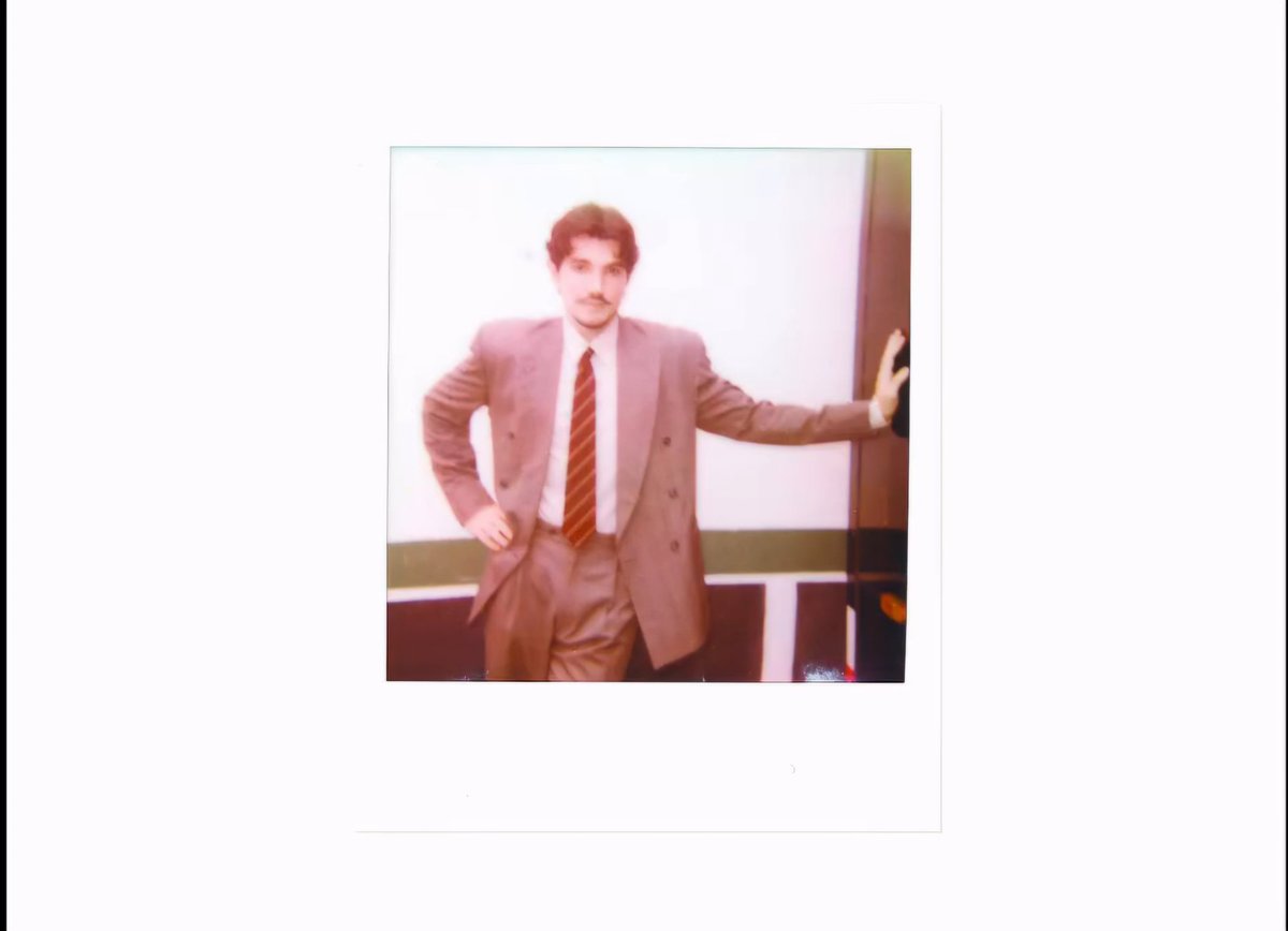 sonaosintonadaa's tweet photo. ELE IGUAL UM PERSONAGEM DE THE OFFICE https://t.co/KeRAR3PZio