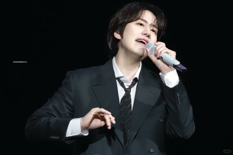 KLYOUVE's tweet photo. 아아…. 어떡해 저 남자… https://t.co/moF8iuo6WU